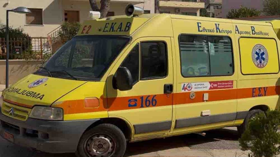Νέο ασθενοφόρο στη Μάνδρα: Ενισχύονται οι μη επείγουσες διακομιδές