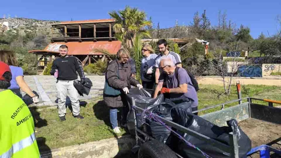 Δήμος Χαϊδαρίου – Εθελοντισμός στην  καθαριότητα του Πάρκου Νεολαίας