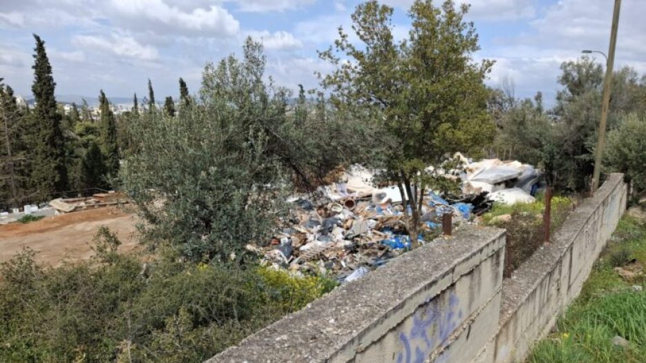 Ανεξέλεγκτος ΣΜΑ στο Νεκροταφείο Ζωγράφου ρυπαίνει και μολύνει το περιβάλλον -  Αντιδράσεις κατοίκων και απαντήσεις Δήμου