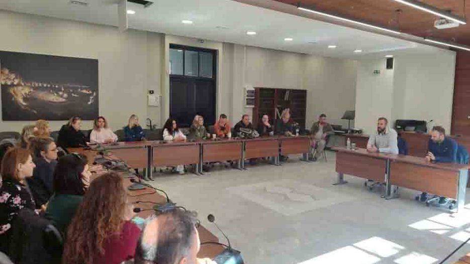 Δήμοι και εργαζόμενοι σε τροχιά αντίδρασης για Παιδικούς Σταθμούς και εργασιακές σχέσεις