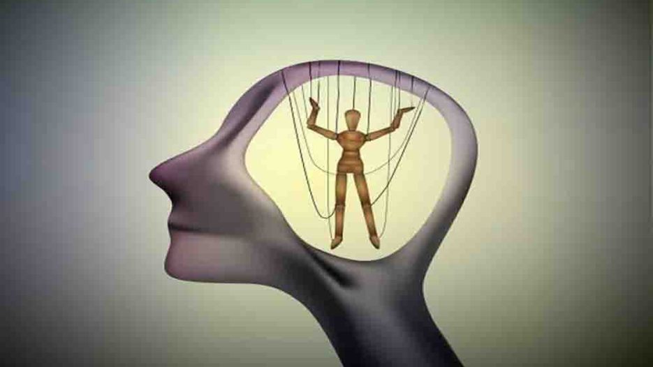 Αντιπολίτευση χωρίς πυξίδα: ανταγωνισμός φθοράς αντί εναλλακτικής πρότασης