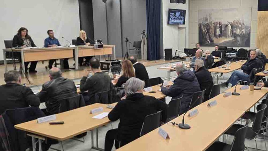Διόνυσος: «Αγώνας» της δημοτικής Αρχής για να αποφύγει την πολιτική πραγματικότητα
