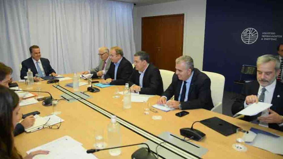 ΚΕΔΕ και ΥΠΕΝ: Κοινές ομάδες εργασίας για ενεργειακό κόστος, τέλος ταφής και ΔΕΥΑ