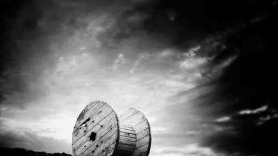 Κλειστά δίκτυα εξουσίας: συγκεντρωτισμός, εκφοβισμός και πολιτική κατάρρευση