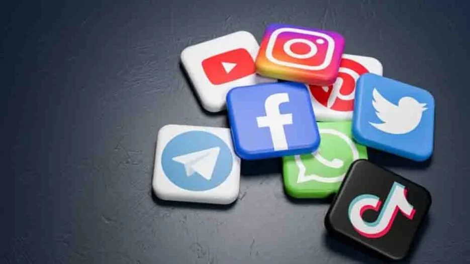 Social Media και Ανήλικοι: Γνώση, προβληματικές καταστάσεις και πολιτικές Κυβερνήσεων