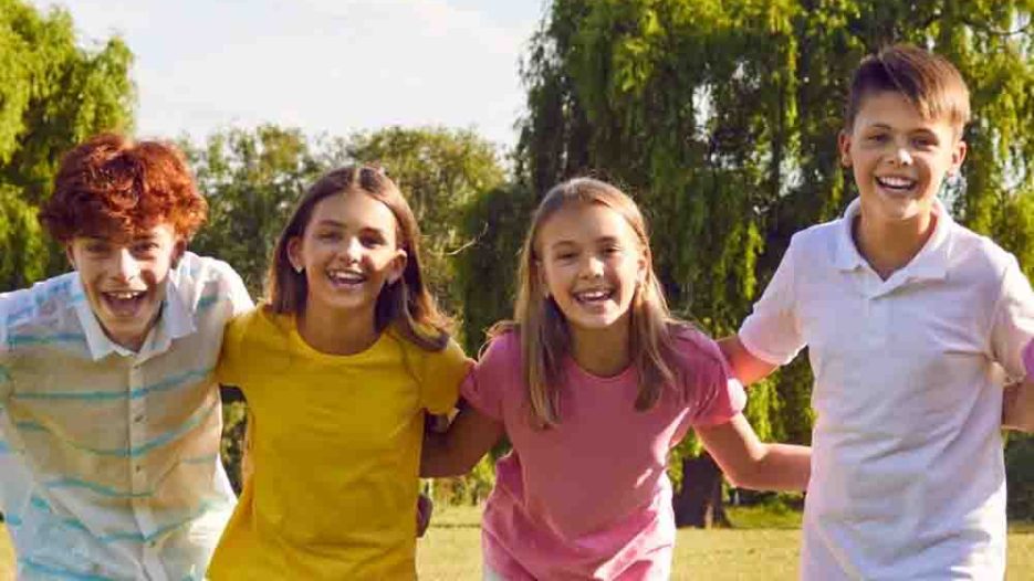 Μεγαλώνοντας υγιή παιδιά: Εμβόλια, πρόληψη και σύγχρονες καθημερινές συνήθειες