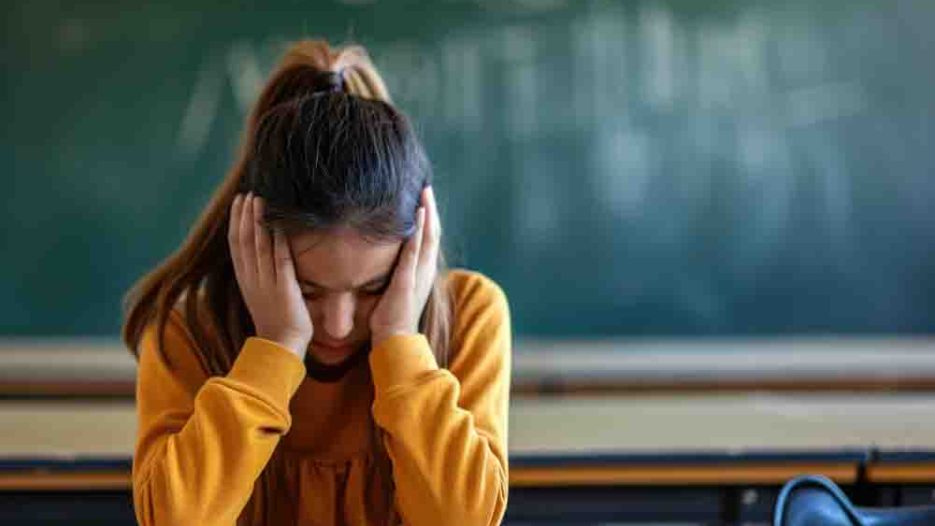 Σχολικό άγχος και δέρμα: Γιατί η επιστροφή στα θρανία πυροδοτεί εξάρσεις στους μαθητές