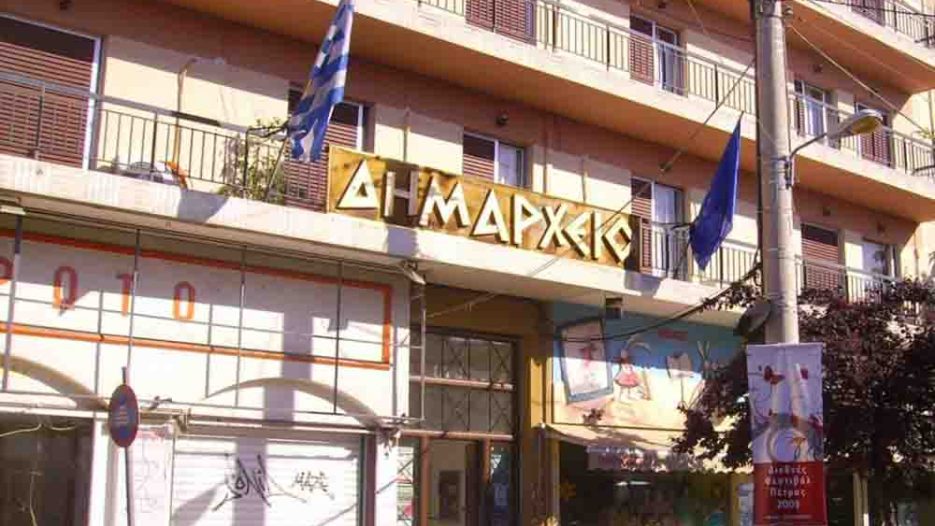 Δήμος Πετρούπολης απέναντι σε εισπρακτική: Σύγκρουση για χαμηλοσυνταξιούχο και χρέη