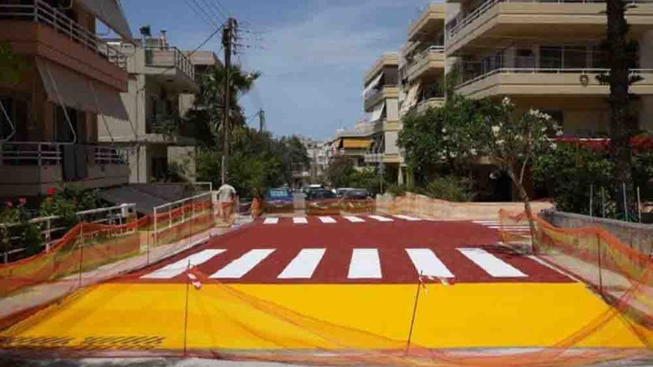 Δεκάδες έξυπνες υπερυψωμένες διαβάσεις έξω από σχολεία στο Ηράκλειο Κρήτης