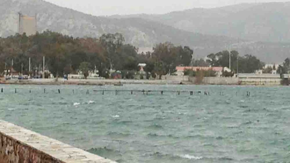 Αττική: Σε ποιες παραλίες παραμένει η απαγόρευση κολύμβησης (Λίστα) – Τα μέτρα του υπουργείου Υγείας