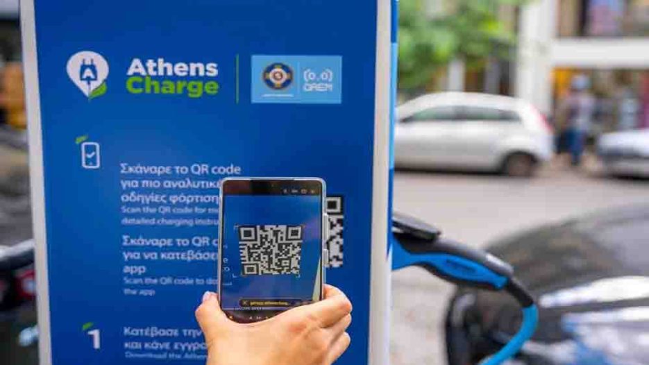 Ηλεκτροκίνηση στην Αθήνα: Το πρόγραμμα Athens Charge του Δήμου Αθηναίων αλλάζει τα δεδομένα στη δημόσια φόρτιση οχημάτων