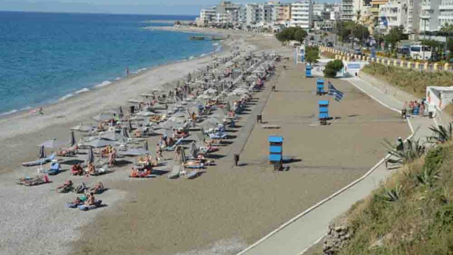 ΥΠΟΟ: Έγκριση χρήσης για 75 παραλίες των Ρόδου, Πάτμου και Κώ με αυστηρούς αρχαιολογικούς όρους – Τι δεν επιτρέπεται (Απόφαση)